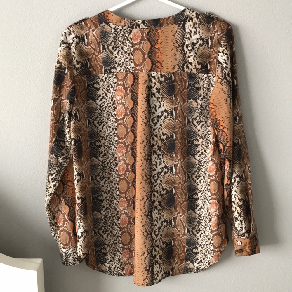 Bar III Patterned Button Down EUC - Picture 4 of 7